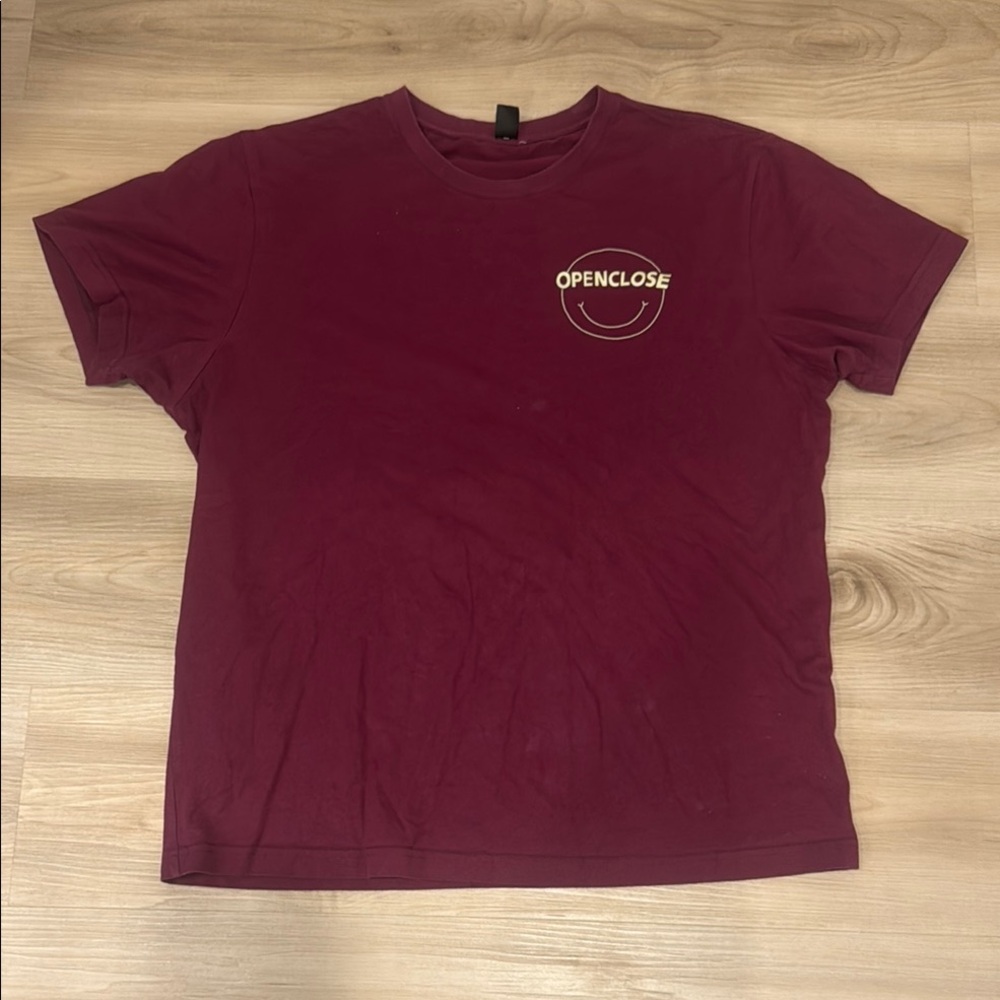 Men's XL Romwe Maroon T-Shirt with OpenClose front Graphic print